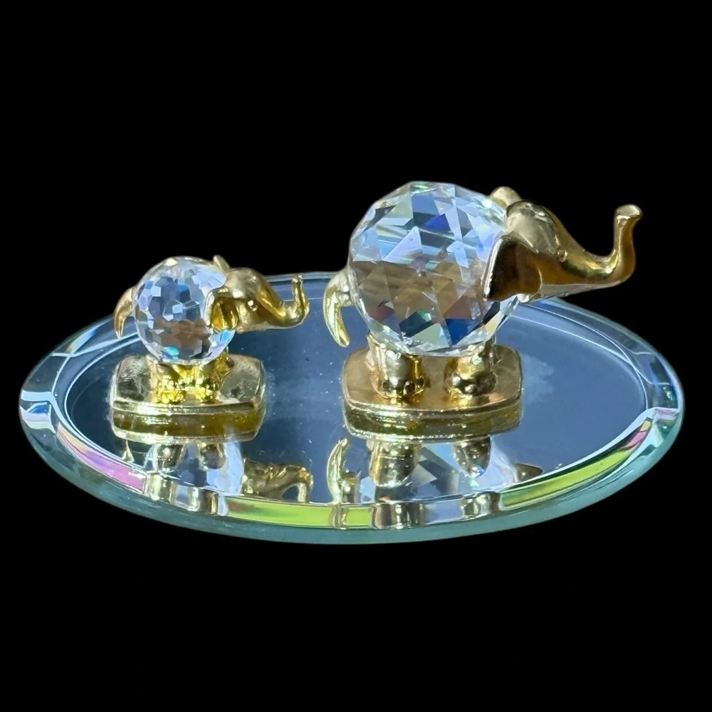 Faceted Crystal With Gold Elephants Mom Baby Figures On 3